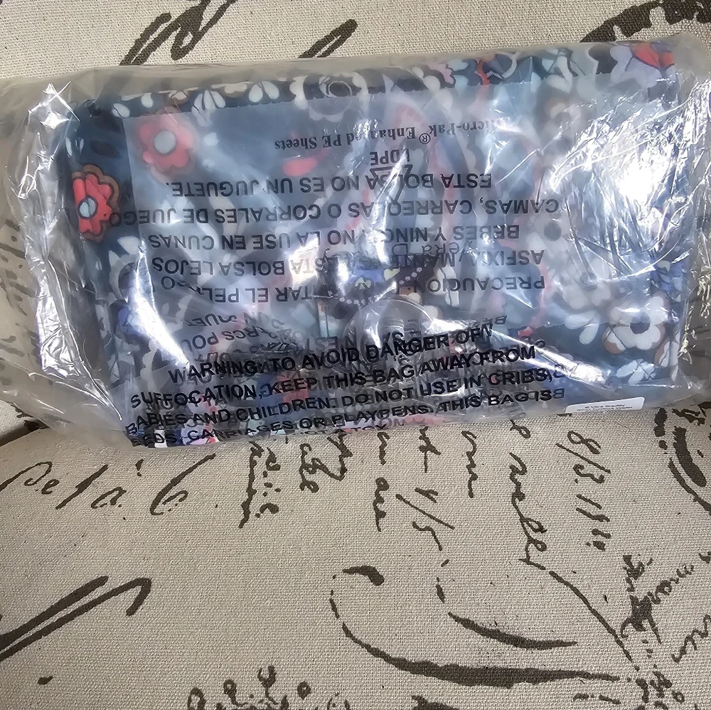 Vera Bradley RFID Protect turnlock wallet in haymarket paisley jewel design NWT - Picture 3 of 16